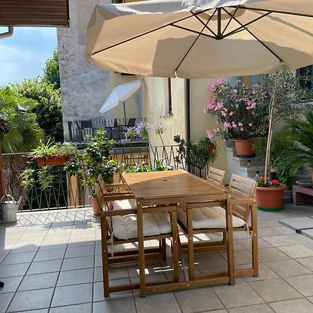 La Dolce Vita Apartment Интра Екстериор снимка