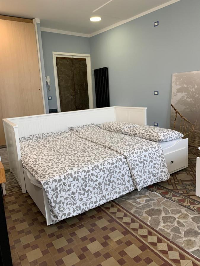 La Dolce Vita Apartment Интра Екстериор снимка